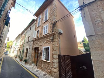 Townhouse with elevator in the center of Sóller