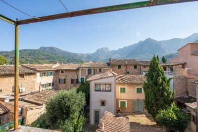 Townhouse with roof terrace in a quiet location in Sóller Townhouse with roof terrace in a quiet location in Sóller