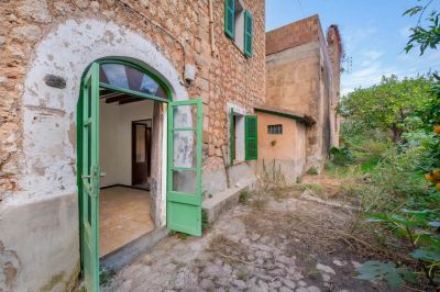 Townhouse to renovate in Sóller Townhouse to renovate in Sóller