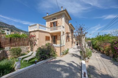 Modern Villa with garden and Parking Modern Villa with garden and Parking