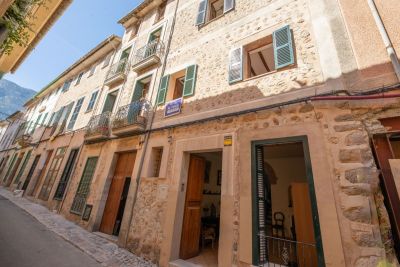 Townhouse with patio and terrace in Sóller Townhouse with patio and terrace in Sóller