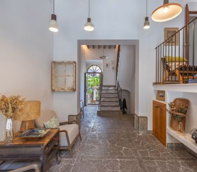 Traditional and renovated century-old townhouse in central Sóller. Traditional and renovated century-old townhouse in central Sóller.