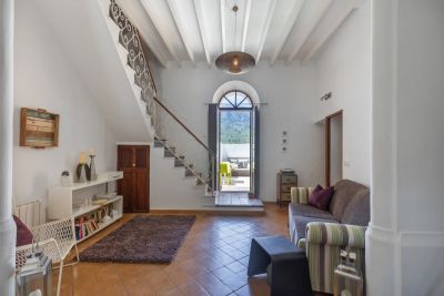 Light and bright townhouse in Sóller